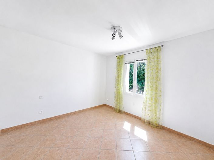 Image No.12-4 Bed House for sale