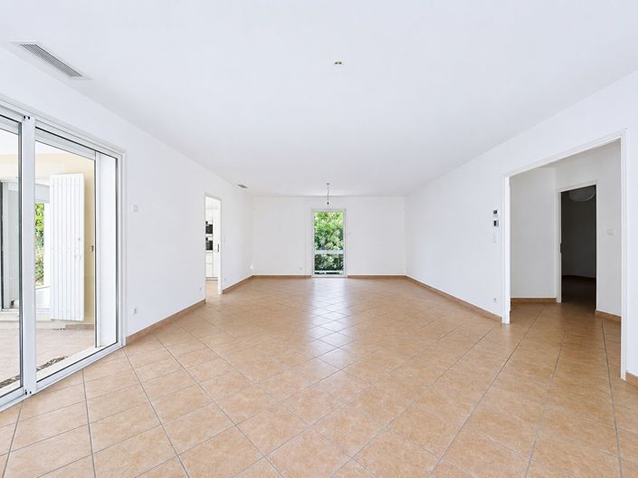 Image No.2-4 Bed House for sale