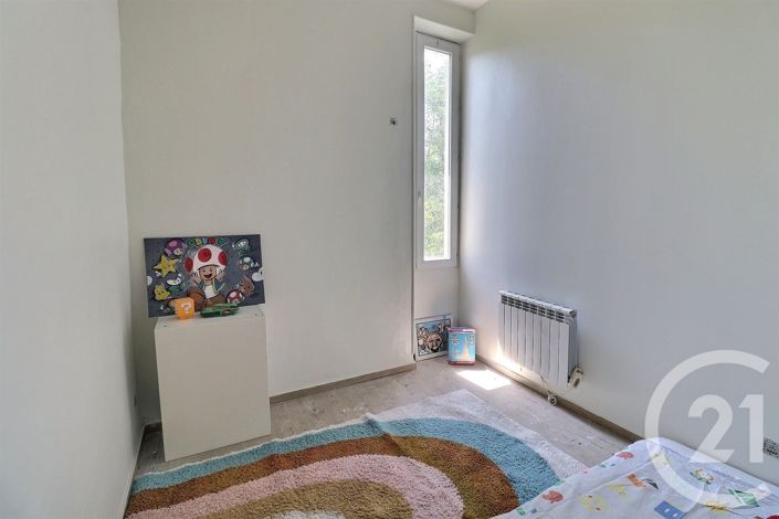 Image No.10-3 Bed House for sale