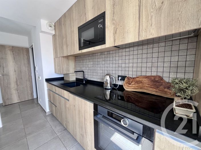 Image No.10-3 Bed Apartment for sale