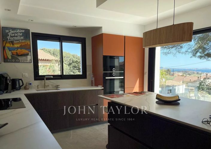 Image No.7-4 Bed House for sale