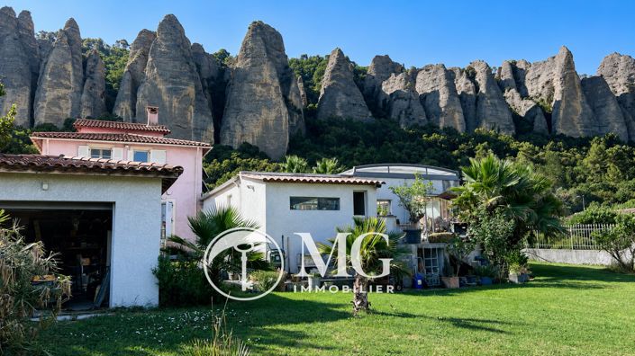 Image No.2-5 Bed House for sale