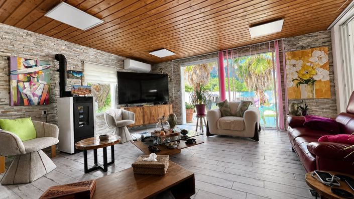 Image No.6-5 Bed House for sale