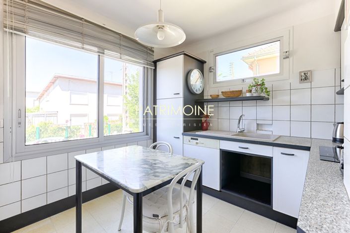 Image No.10-3 Bed House for sale