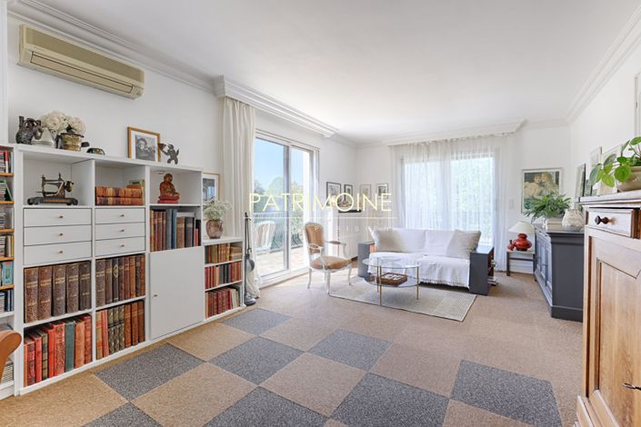 Image No.8-3 Bed House for sale