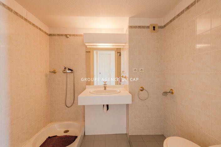 Image No.11-3 Bed Apartment for sale