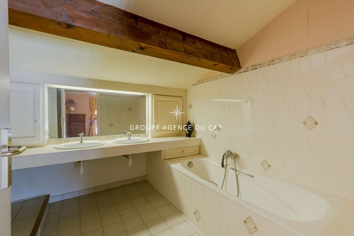 Image No.14-3 Bed Apartment for sale