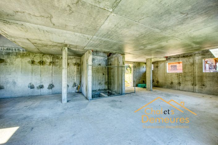 Image No.7-5 Bed House for sale