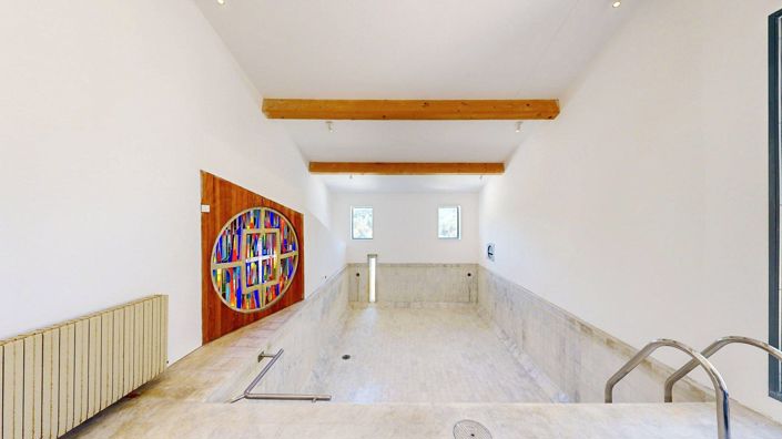 Image No.8-7 Bed House for sale
