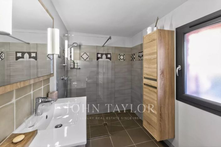 Image No.12-5 Bed House for sale