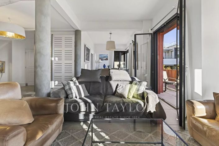 Image No.7-5 Bed House for sale