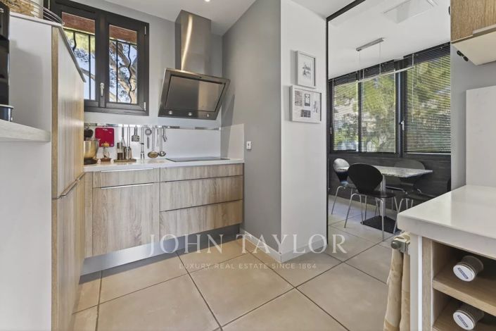 Image No.9-5 Bed House for sale