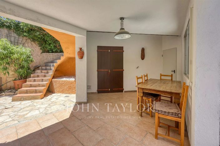 Image No.16-4 Bed House for sale