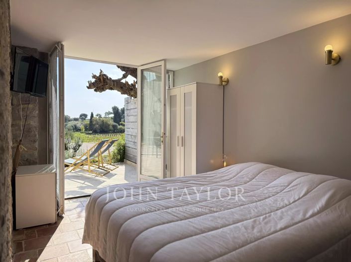 Image No.8-4 Bed House for sale