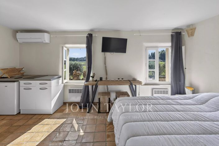 Image No.9-4 Bed House for sale