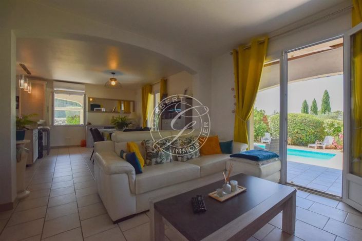 Image No.10-3 Bed House for sale