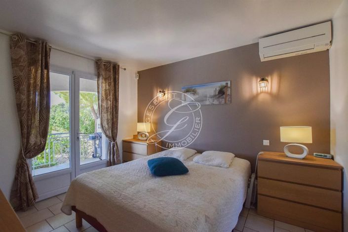 Image No.11-3 Bed House for sale