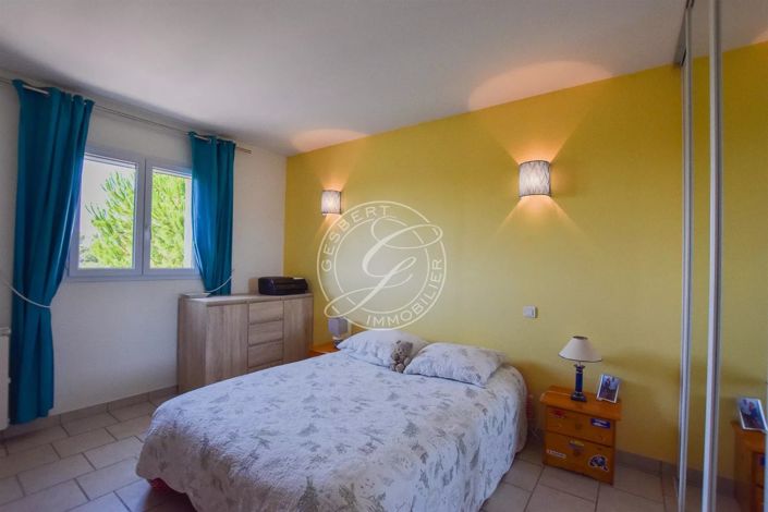 Image No.17-3 Bed House for sale