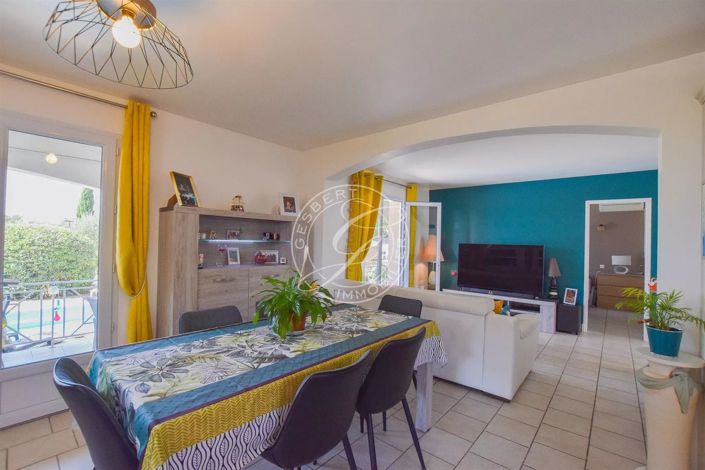 Image No.6-3 Bed House for sale