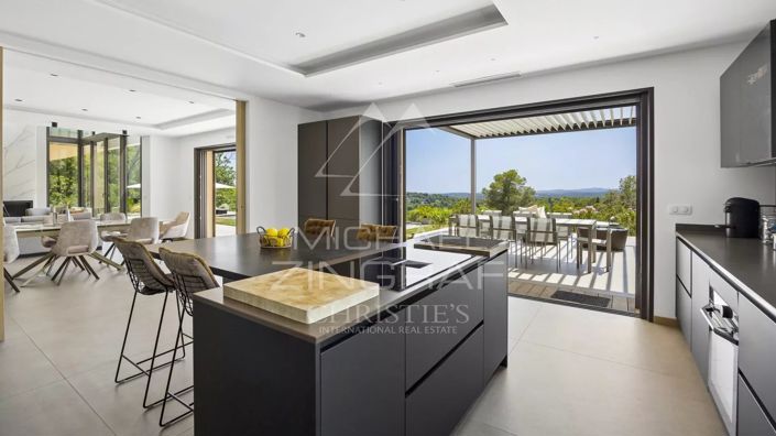 Image No.11-5 Bed House for sale