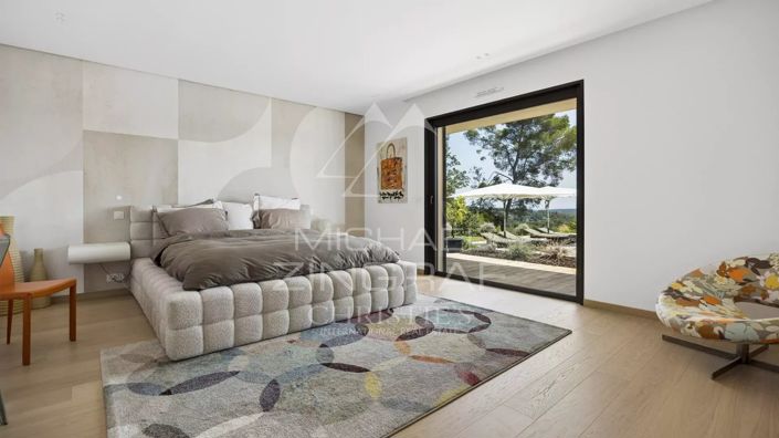 Image No.12-5 Bed House for sale