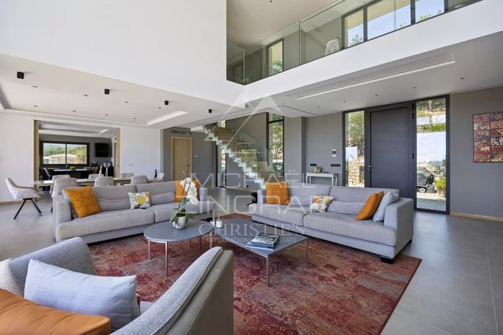 Image No.4-5 Bed House for sale