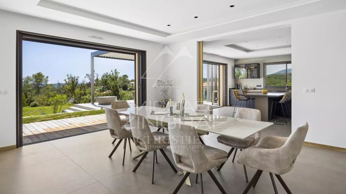 Image No.6-5 Bed House for sale
