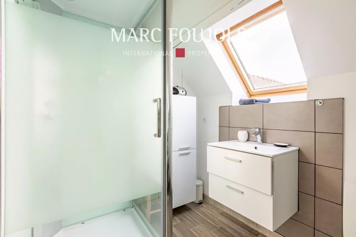 Image No.19-3 Bed House for sale