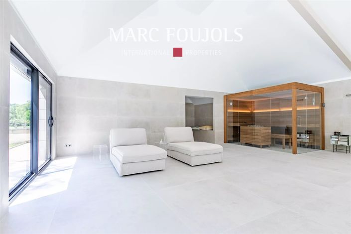 Image No.25-4 Bed House for sale