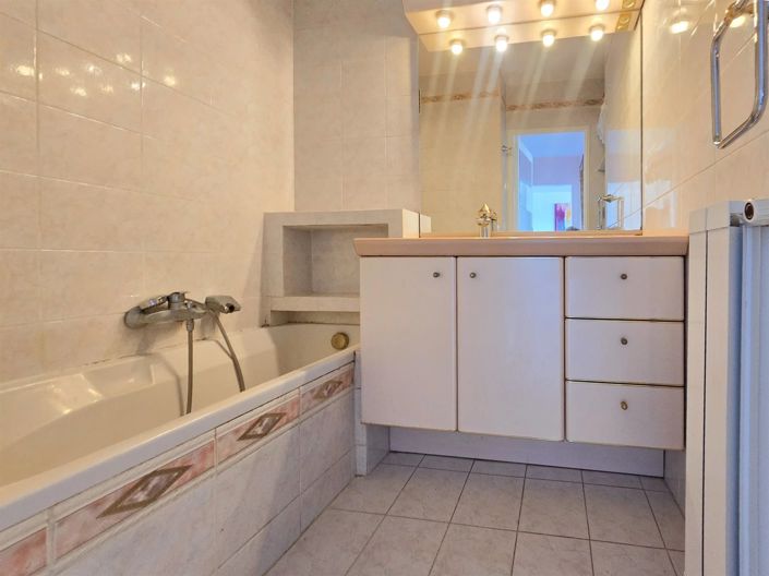 Image No.10-1 Bed Apartment for sale