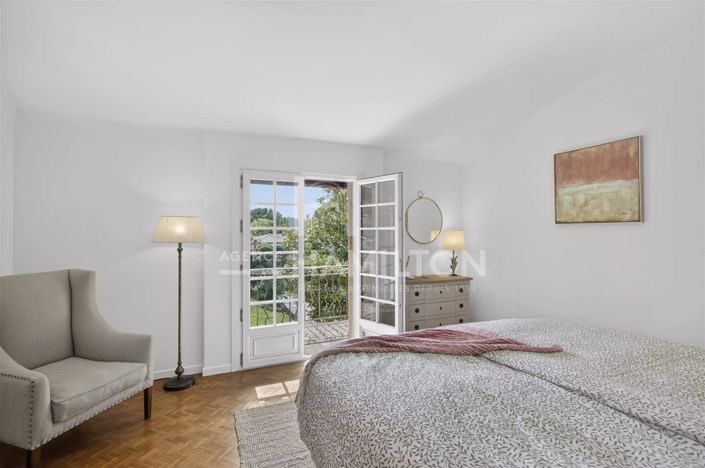 Image No.10-3 Bed House for sale