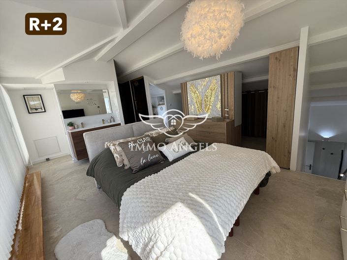 Image No.9-2 Bed Property for sale