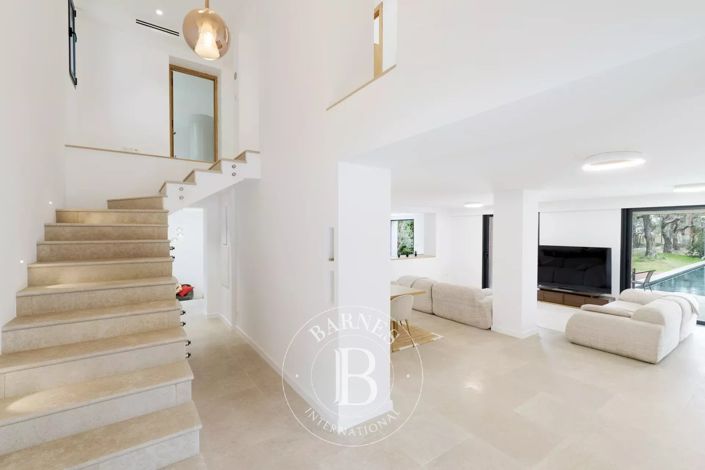 Image No.10-5 Bed House for sale