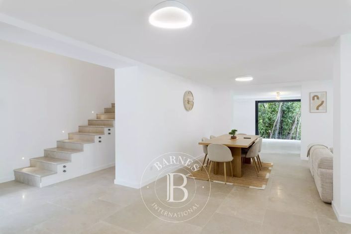 Image No.11-5 Bed House for sale