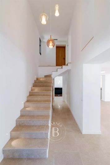 Image No.12-5 Bed House for sale
