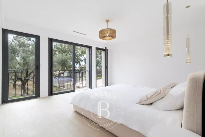 Image No.13-5 Bed House for sale