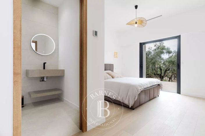 Image No.14-5 Bed House for sale