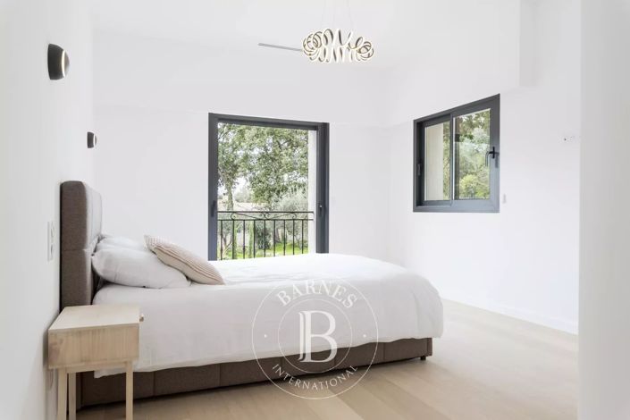 Image No.20-5 Bed House for sale