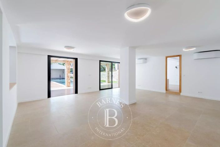 Image No.6-5 Bed House for sale