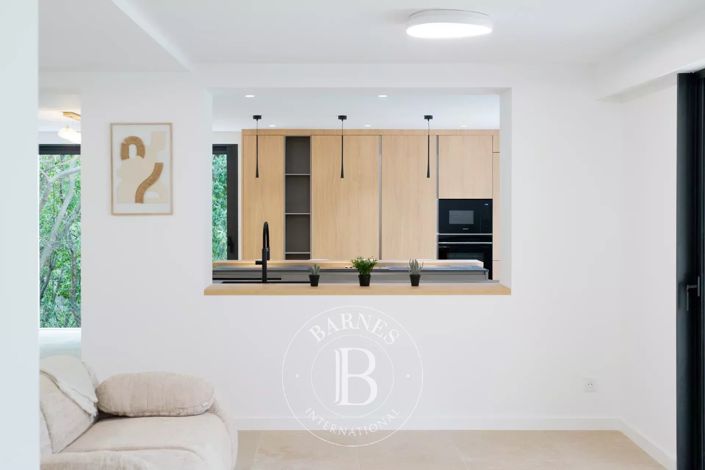 Image No.7-5 Bed House for sale