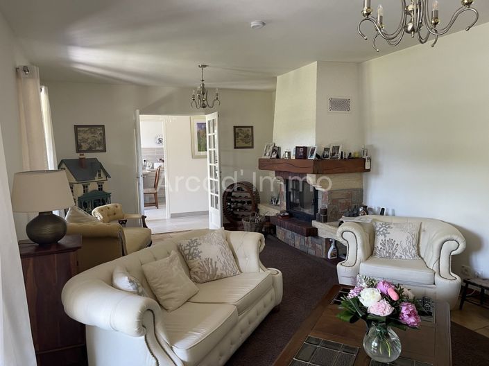 Image No.6-3 Bed House for sale