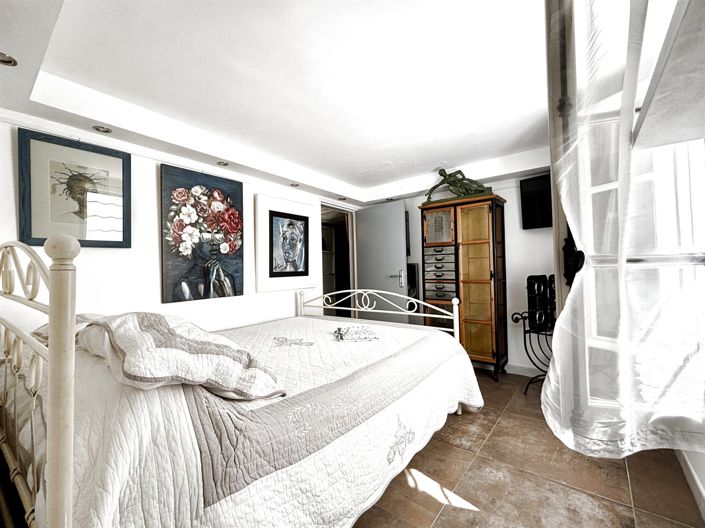 Image No.10-3 Bed House for sale