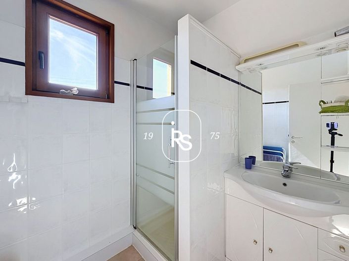 Image No.17-3 Bed House for sale