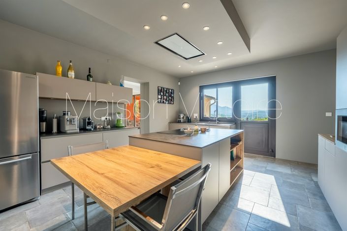 Image No.18-5 Bed House for sale