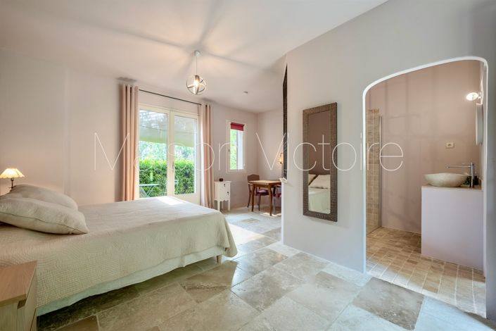 Image No.25-5 Bed House for sale