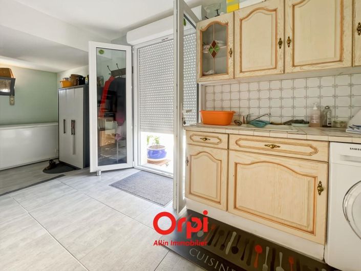 Image No.11-3 Bed House for sale