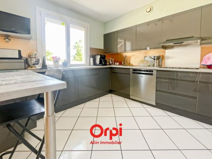Image No.6-3 Bed House for sale