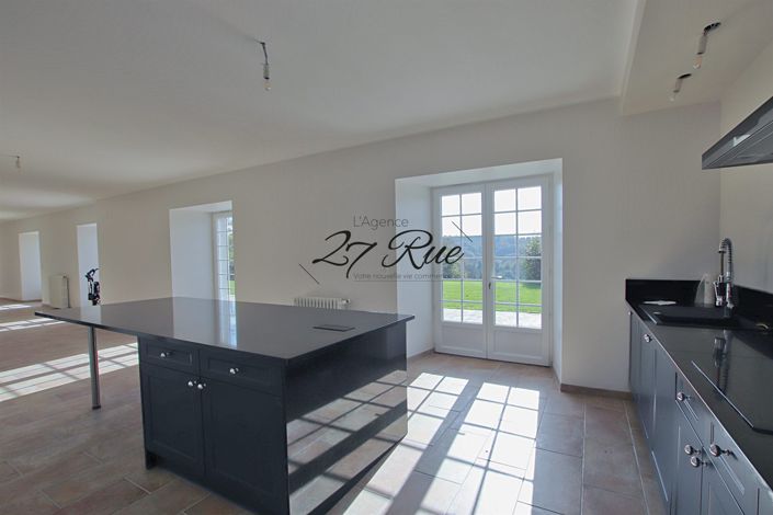 Image No.12-9 Bed Property for sale