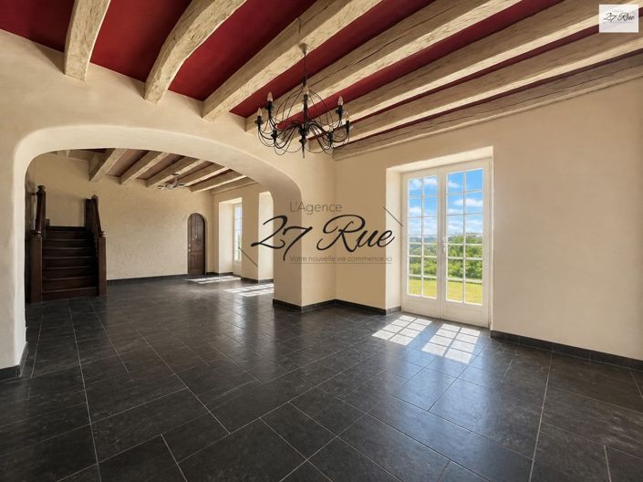 Image No.4-9 Bed Property for sale