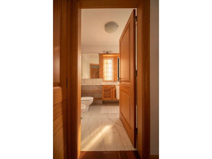 Image No.12-11 Bed House for sale